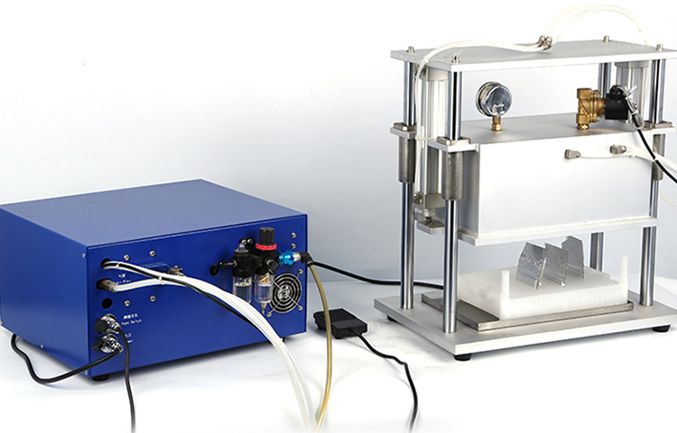 Small vacuum chamber for pouch cell